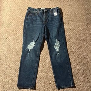 Universal Thread high rise- straight Jeans. Never worn. Tag still on.